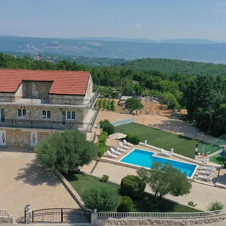 Lovely Home In Podbablje Gornje 펜션