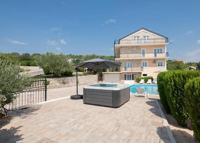 Lovely Home In Podbablje Gornje